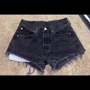 VINTAGE Levi’s 501 black denim shorts 31